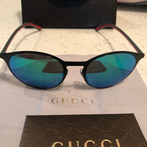 Gucci Sunglasses - Picture 2 of 5